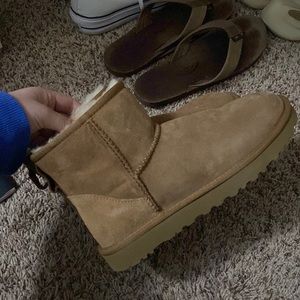 NWOT Worn Once Ugg Classic Mini Boot